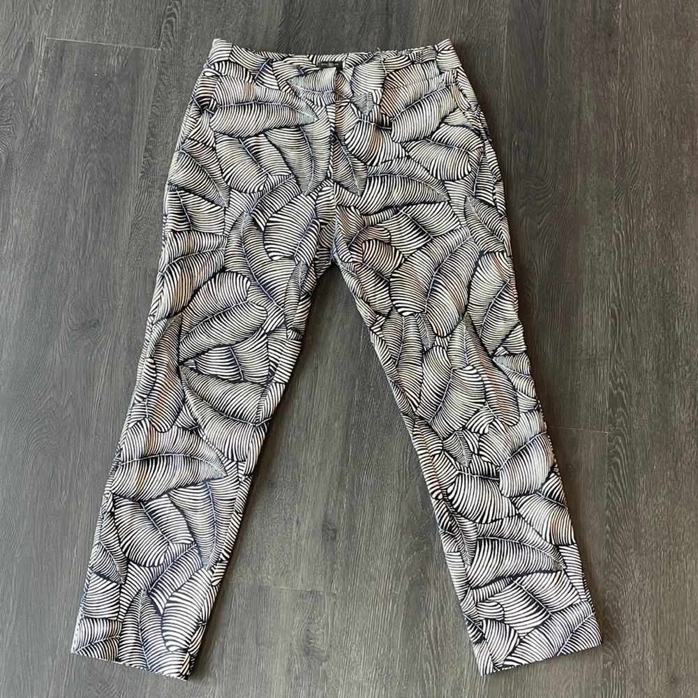 Ann Taylor size 2 curvy ankle pant leaf print